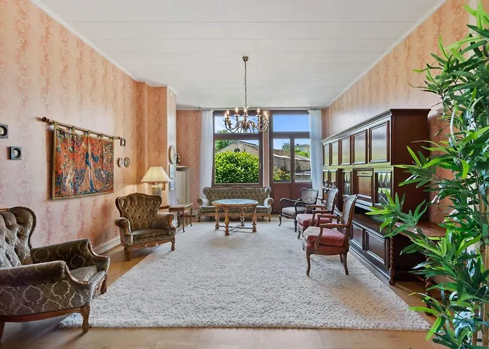 Baroque style townhome PVT garden patio&pking